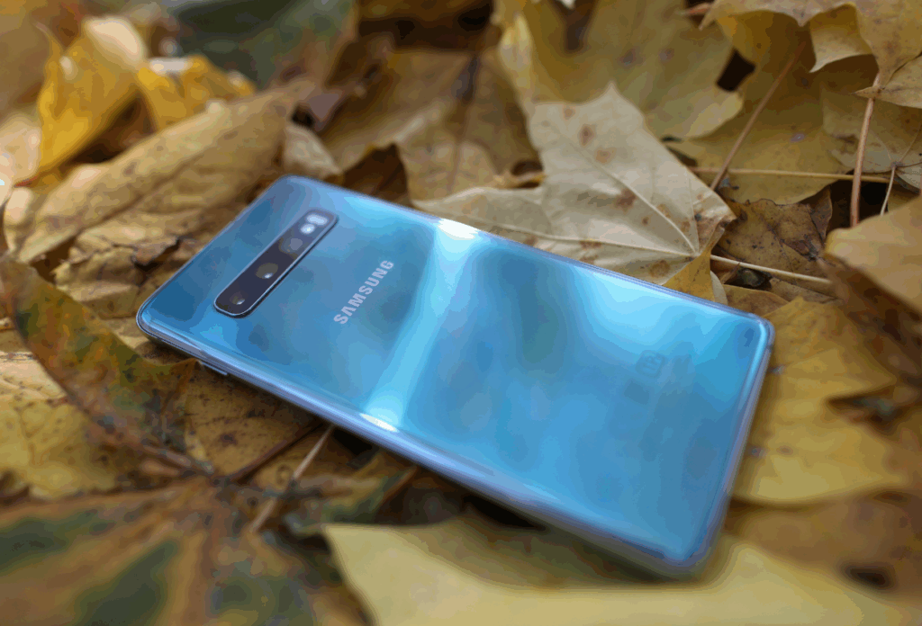 Samsung Galaxy phone symbolizing smartphone spyware risks from a zero click vulnerability exploit.